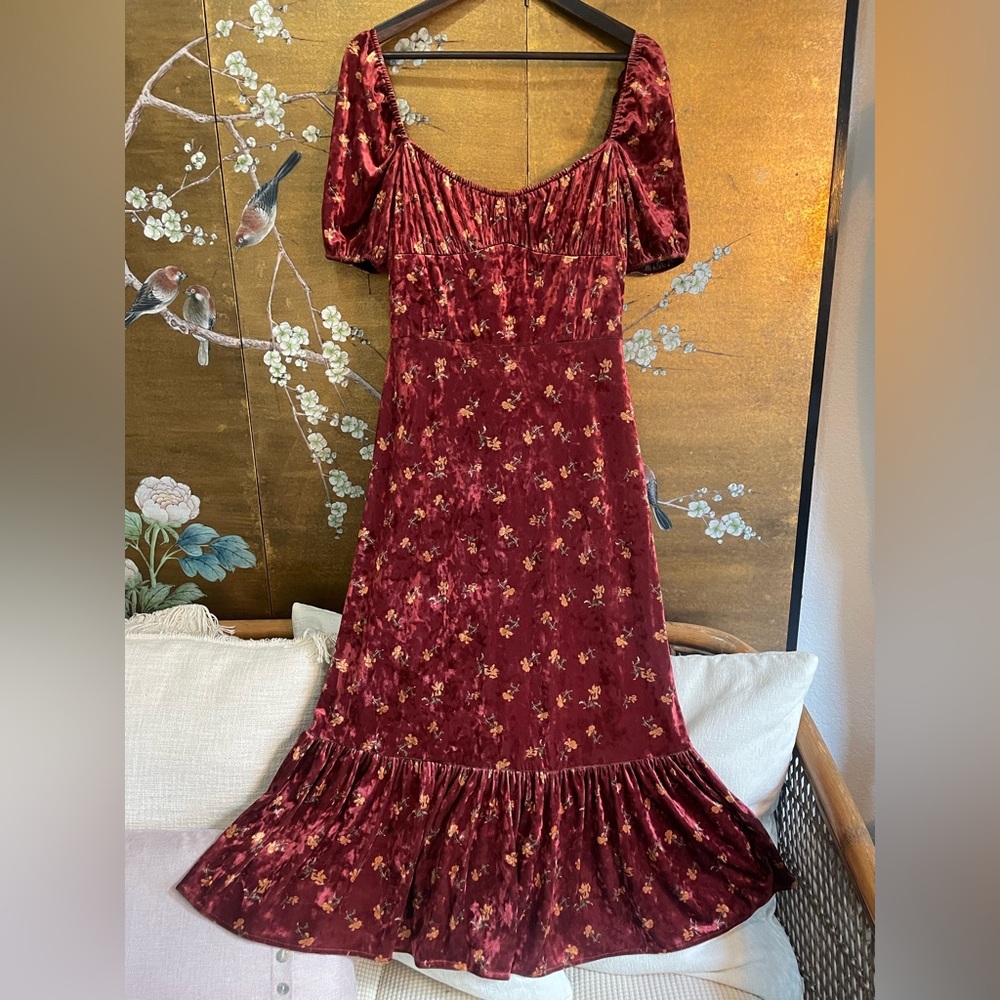 LAIT Brielle Floral Velvet Midi Dress in Burgundy Red